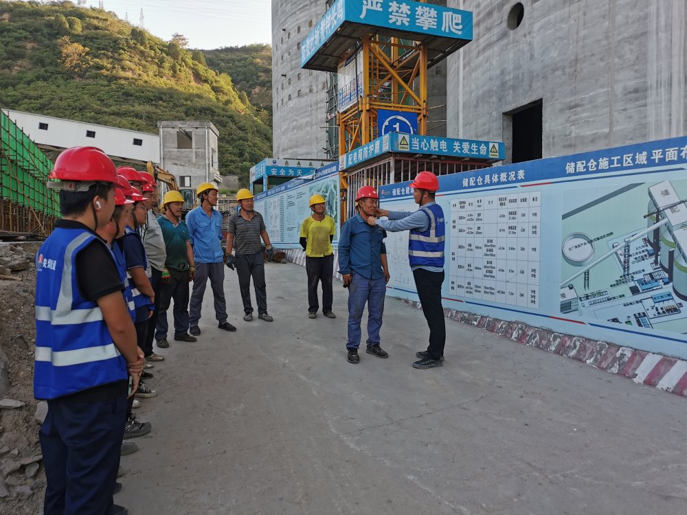 陜煤建設(shè)韓城分公司土建十一項(xiàng)目部：每日一聚話安全，工地防線牢又堅(jiān)