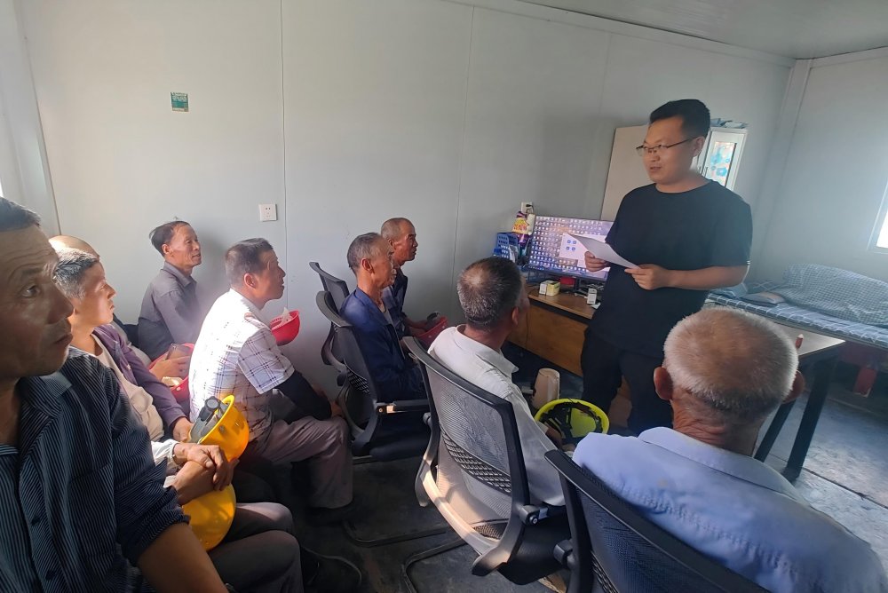 “薪”事落地！陜煤建設路橋分公司專項監(jiān)督讓農民工子女安心上學