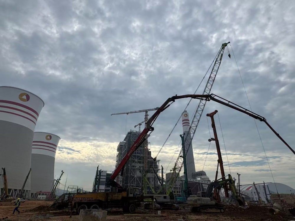 24小時鏖戰(zhàn)！陜煤電力上高有限公司2x1000MW清潔煤電擴建項目煤倉間灌注樁圓滿完成