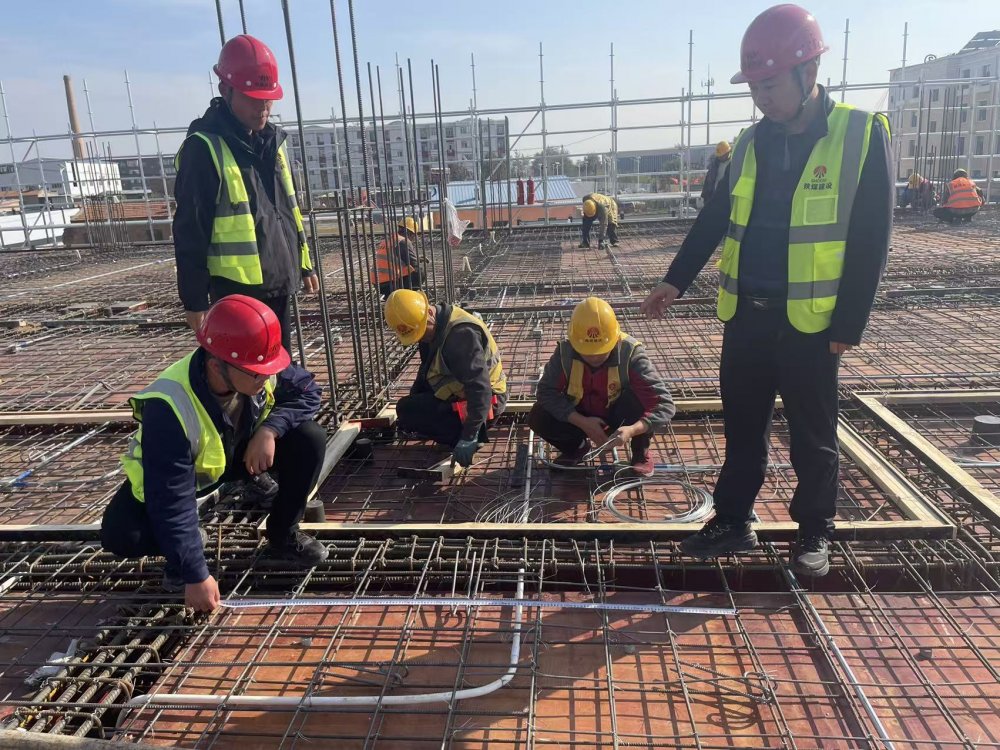 陜煤建設(shè)內(nèi)蒙古分公司第一項(xiàng)目部：一團(tuán)隊(duì)攻堅(jiān)雙項(xiàng)目，全力沖刺四季度“全年紅”