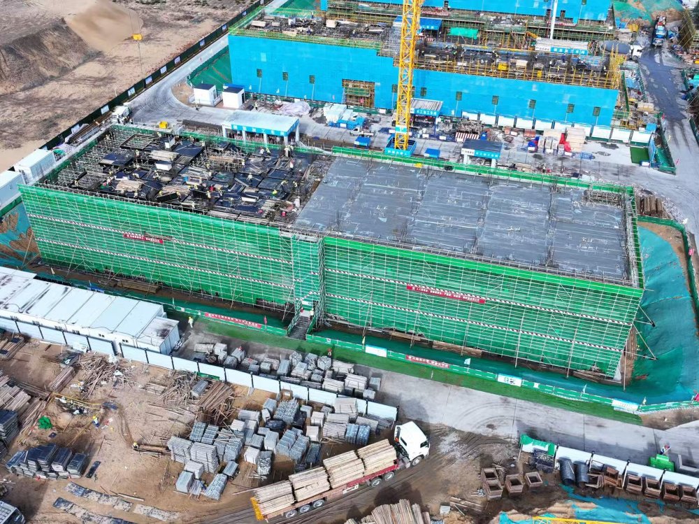 戰(zhàn)荒漠、搶節(jié)點(diǎn)！陜煤建設(shè)天工公司土建第五項(xiàng)目部以“鐵軍擔(dān)當(dāng)”推進(jìn)榆林化學(xué)二期建設(shè)