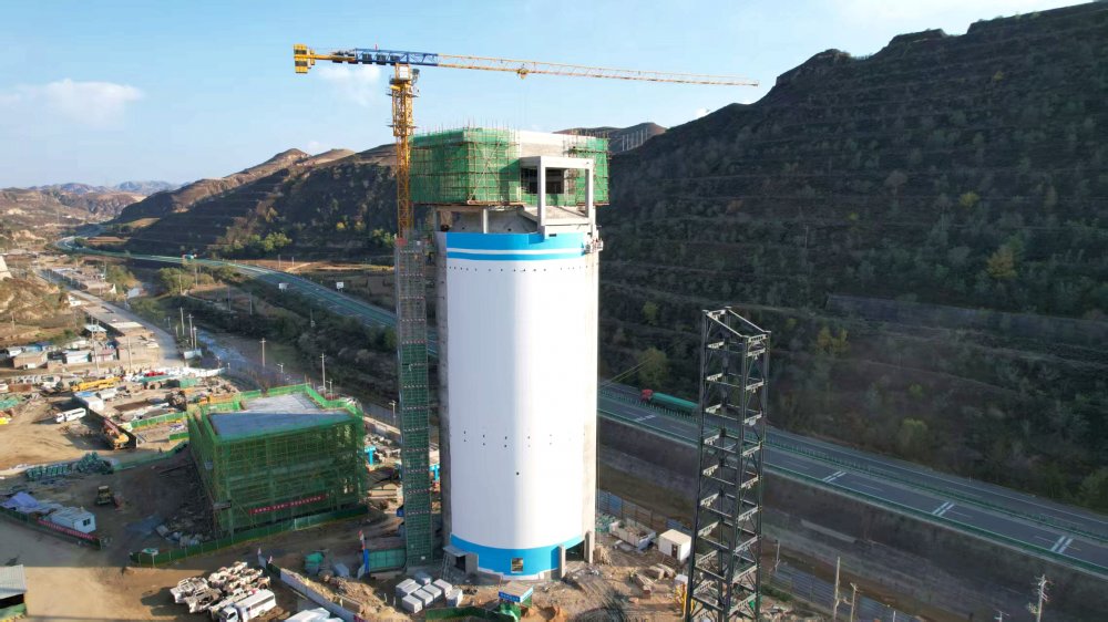 提前2天落位！橫山天云煤礦棧橋鋼支架架起“運(yùn)輸樞紐”，12月投產(chǎn)再添保障