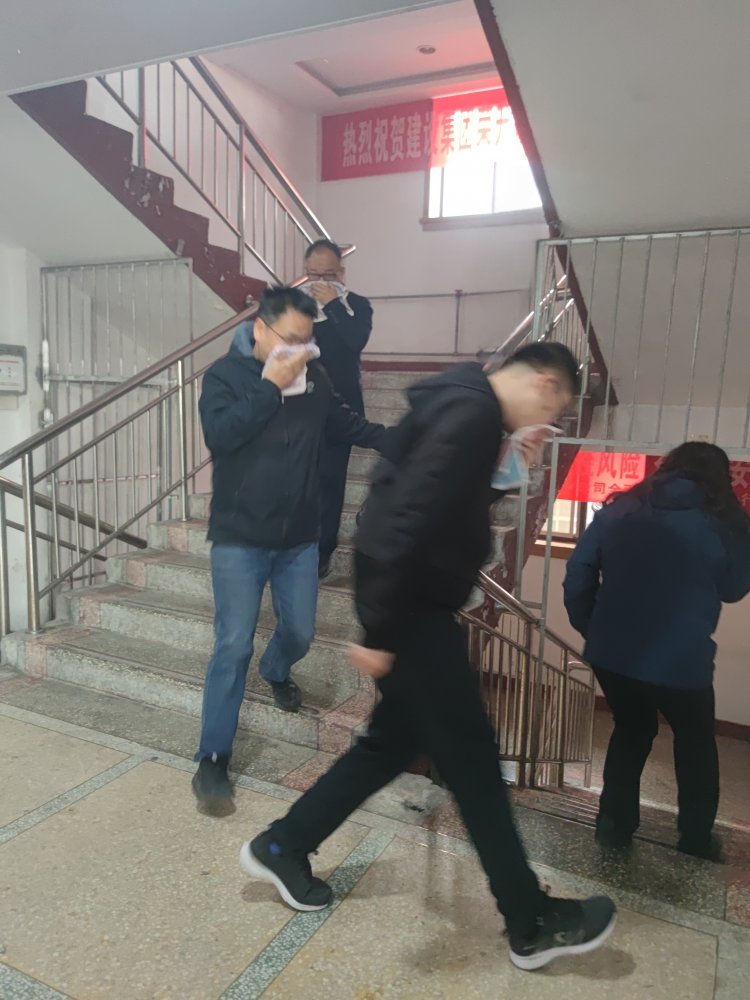 1分鐘生死時(shí)速，60人火線突圍