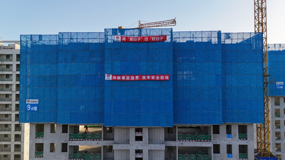 陜煤建設(shè)天工公司：“鋼鐵巨龍”護(hù)外，“靈活氣囊”固內(nèi)