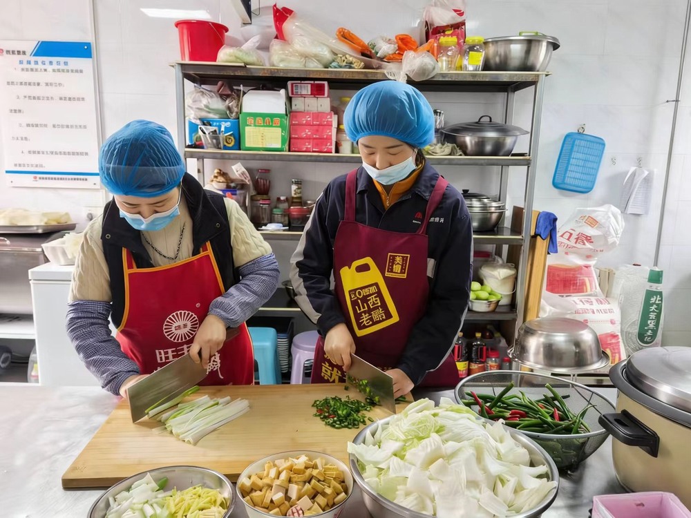 陜煤建設(shè)洗選煤運(yùn)營公司第五項(xiàng)目部：以民聲“溫度”標(biāo)注幸?！翱潭取? target=