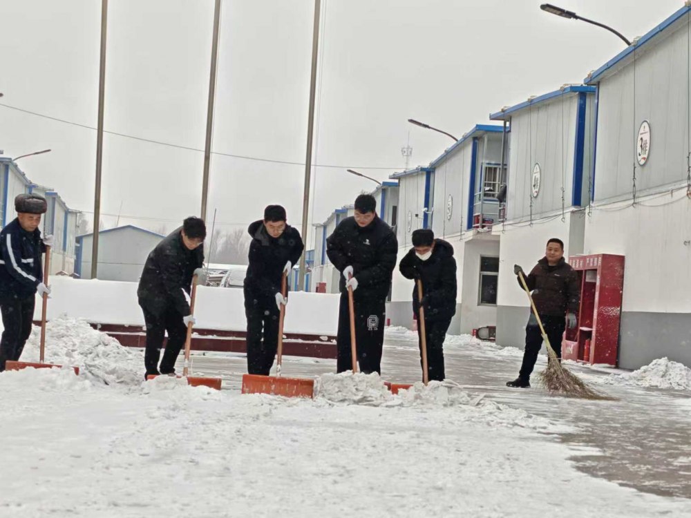 陜煤建設(shè)煤礦運(yùn)營(yíng)服務(wù)分公司：設(shè)備“御醫(yī)”開(kāi)良方，雪后問(wèn)診保平安