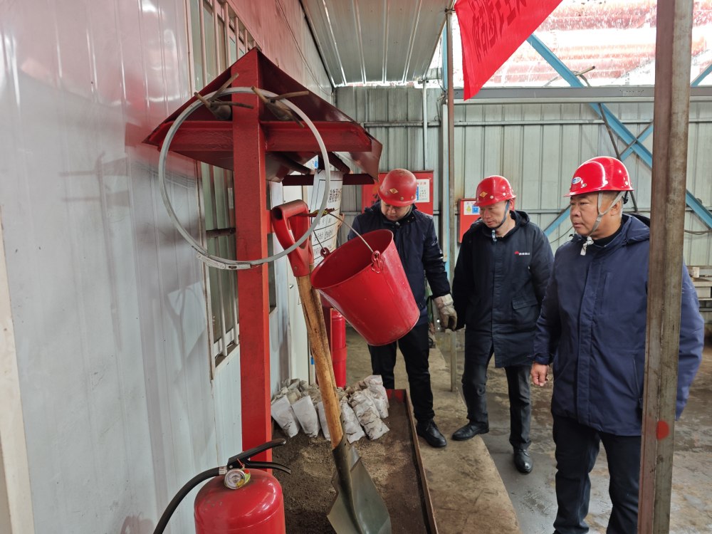 陜煤建設(shè)渭南分公司第三安裝項(xiàng)目部：黨建紅引領(lǐng)筑牢機(jī)電安裝安全 “暖防線”