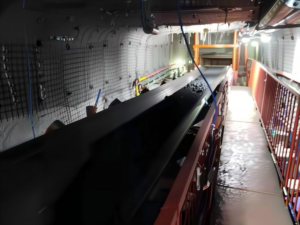 陜煤建設機電安裝公司神府項目部順利完成輸送機帶煤試運轉(zhuǎn)