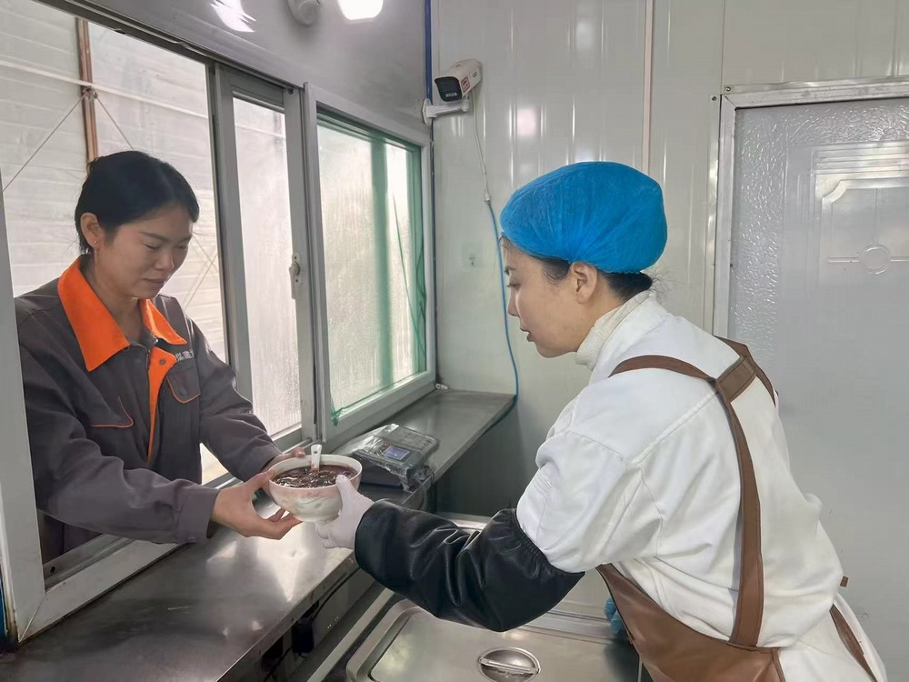 陜煤建設(shè)礦建二公司：粥香暖一線  情滿礦建人