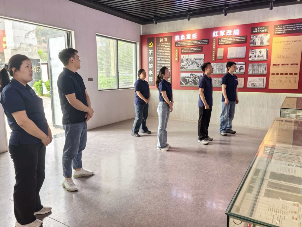 東渡英魂照初心 青春挺膺護(hù)家國