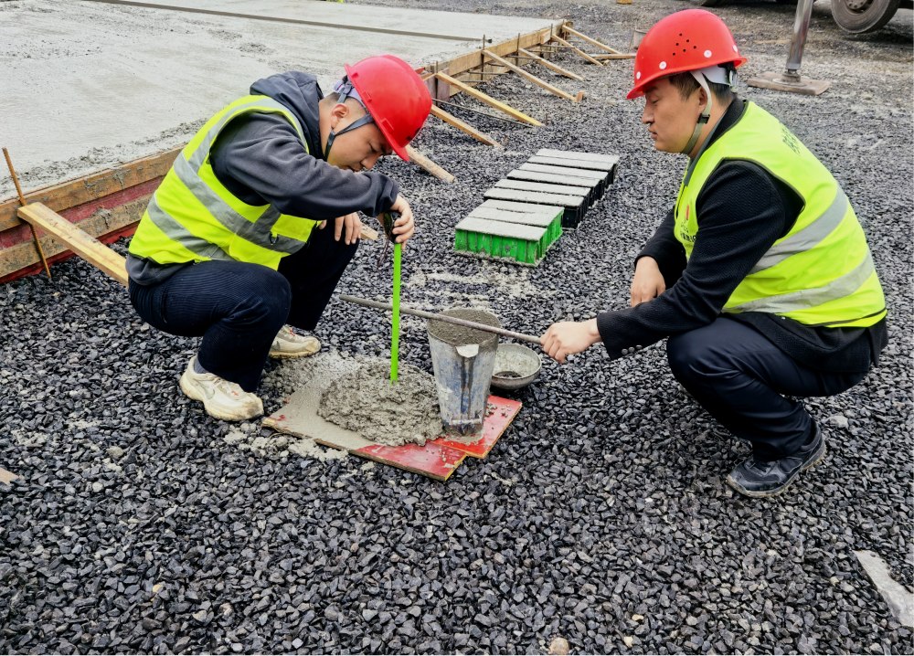 陜煤建設綠宇公司：首板澆筑啟新程 質速雙優(yōu)保投產